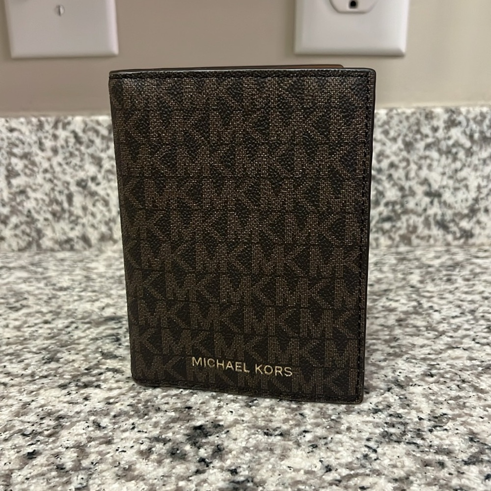 New Michael Kors Passport & Card Holder Wallet